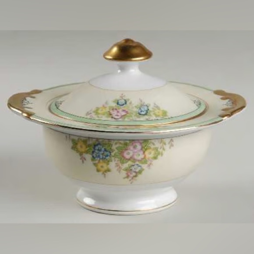 Vintage Meito China Isabella Pattern Lidded Serving Bowl